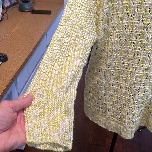 🤠🤠🤠3 for 12$🤠🤠🤠Yellow Pullover Sweater - Picture 5 of 9